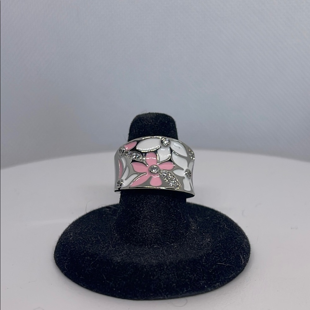 Silver plated pink and white floral enamel ring with zircon embellishment - Picture 5 of 7